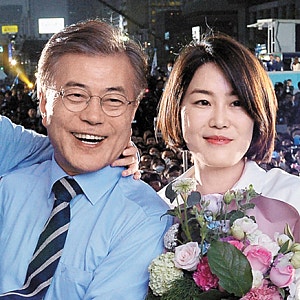 문재인의 이상직 직접뇌물죄사건 국민재판으로 신청됐다.