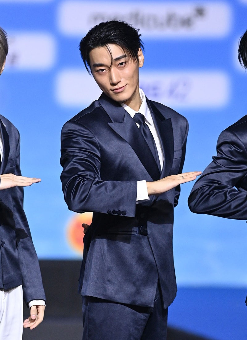 에이티즈 산 "열애설 아니에요" 직접 해명…밀라노에서 무슨 일이?