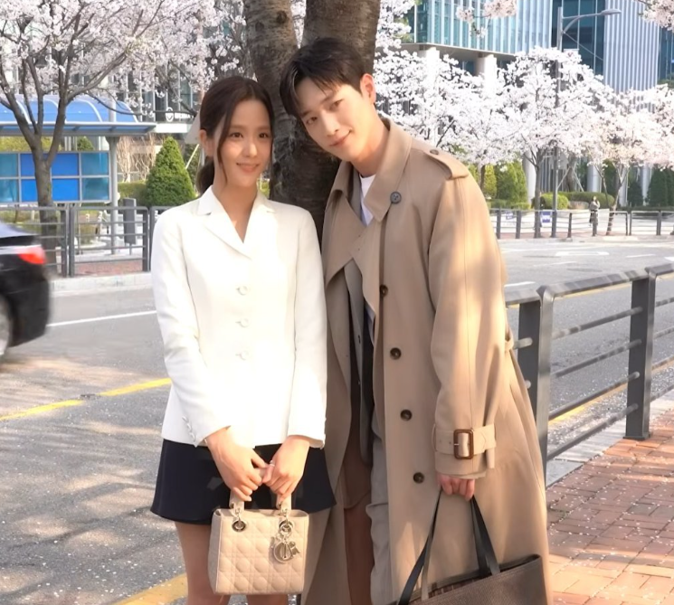 블핑 지수·서강준 열애설? 팬들이 찾은 공통점