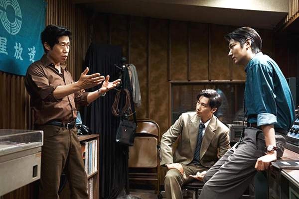 암살자들 130만 돌파, 추석 흥행왕 박스오피스 정상…4일 연속 1위에 박찬욱까지 극찬한 이유