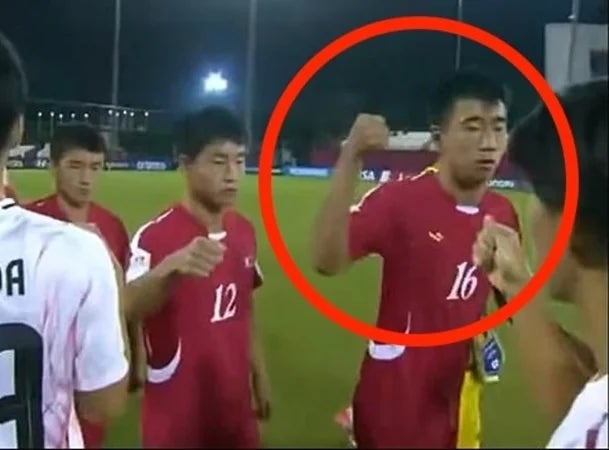 '일본전 패배 후 심판 위협에 인사 거부' 아시안게임 북한 축구팀 '비매너 논란'에 日 열도 분....