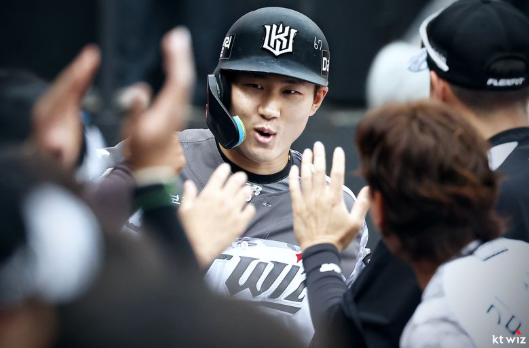꼴찌에 1-10 깨지고 하루 만에 20안타…KT가 삼성 추격을 끊은 방식