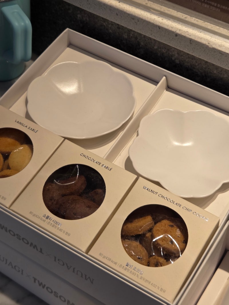 투썸 추석 선물세트 백자플레이트 무자기(MUJAGI) 콜라보