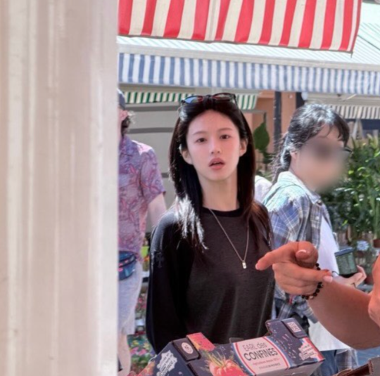 Go Youn-jung's Fashion is Hot Again: Is She Making Raglan Tees Trendy Now?