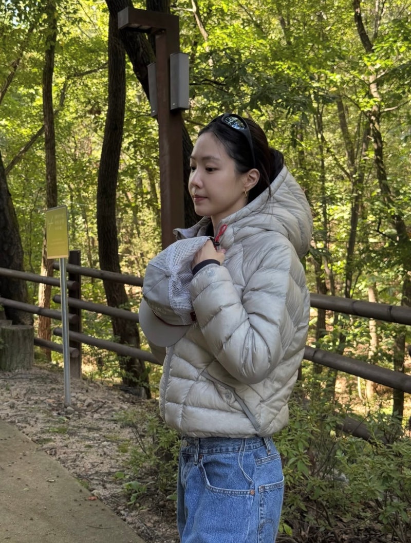 손나은 휠라 경량패딩｜에어플로우 후드 경량 다운 가격·코디 정보