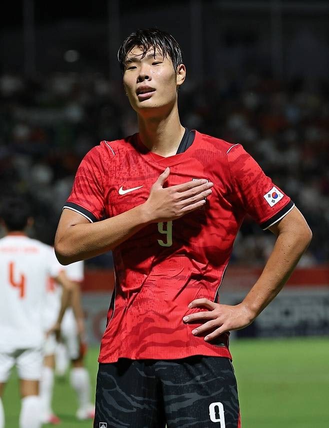손흥민 이어 이영준에 "군대 다녀왔는데, 왜 열심히 뛰죠?" "태극마크 달고 뛰 뛰는데 대충 ....