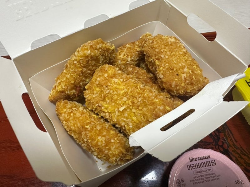 [BHC] ‘콰삭모짜킹’｜예상한 맛인데… 맛있다.. 내돈내산 후기