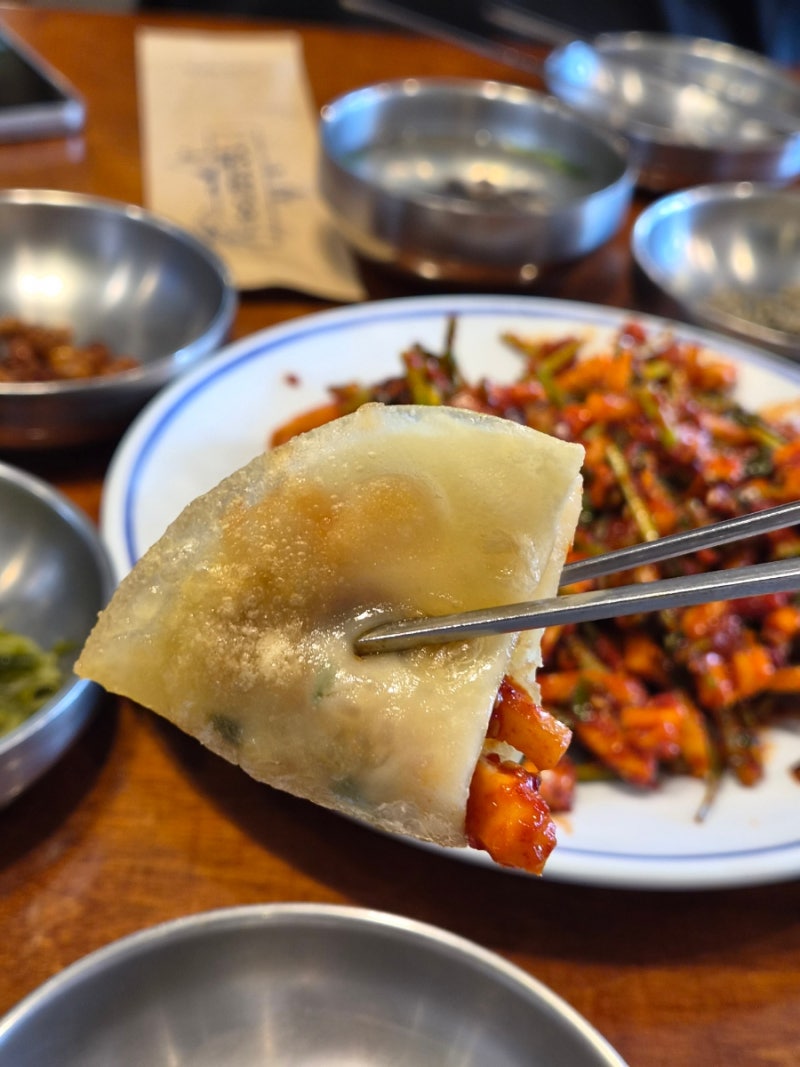 오징어무침회와 납작만두가 맛있는 대구 반고개역 푸른회식당 후기