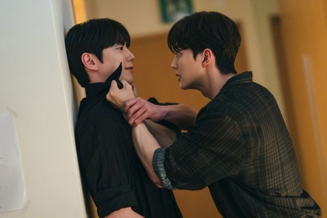 제목: [포핸즈 10회] "드디어 터졌다!" 송강, 이준영 멱살잡이 소름 돋는 복수극의 전말은?!