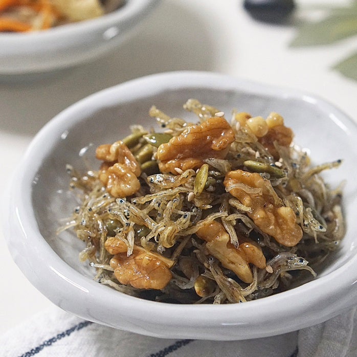 간장 넣지 마세요! 비린맛 없이 바삭한 견과류 멸치볶음 레시피