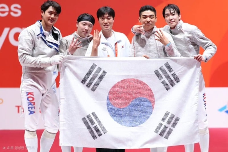 오상욱 사브르 단체전 4연패, 41-44에서 4점 몰아쳐 역전