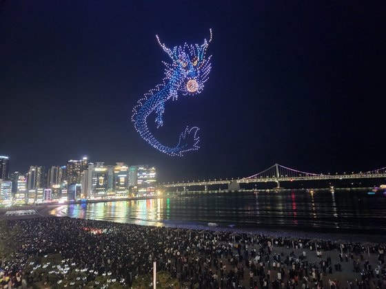 새해엔 국제 망신이라더니, 광안리 드론쇼 결국 1000대로 판을 키웠다