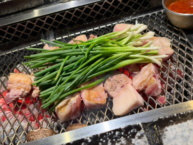 [을지로 맛집] 지리산 흑돼지 재래식 소금구이 ‘산청숯불가든’ 임산부 우선 입장 방법