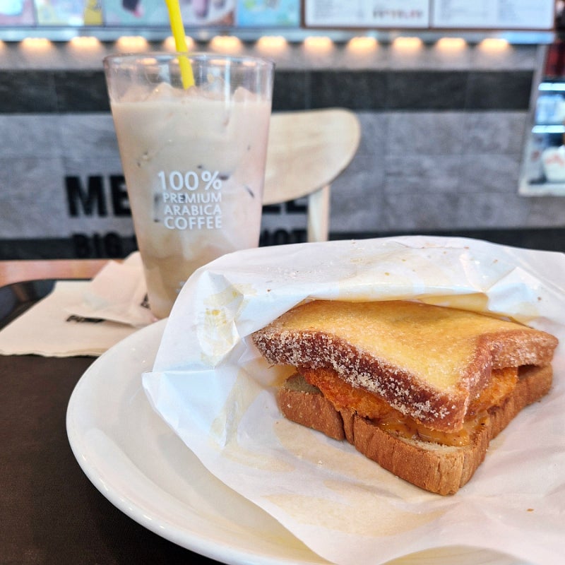 메가커피 마라크림 새우토스트 마라샌드위치 마라클 세트 가격 칼로리 솔직후기