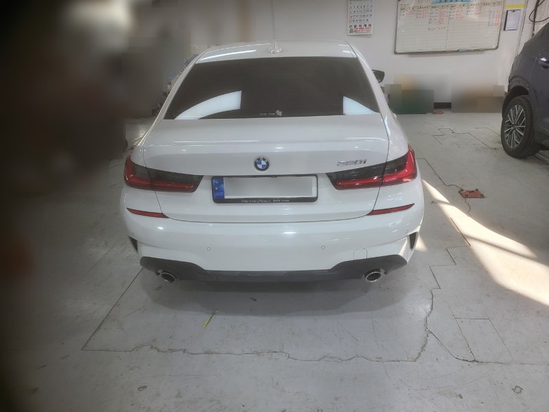 부천 BMW 320i 뒤범퍼·뒤휀더 긁힘으로 입고된 판금도색 외형복원수리 후기