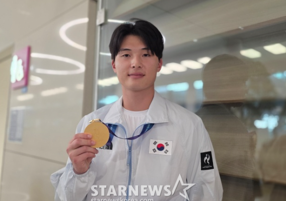 "금메달 두 번 땄더니 평생 연금까지?" 롯데 윤동희가 받게 된 뜻밖의 보너스