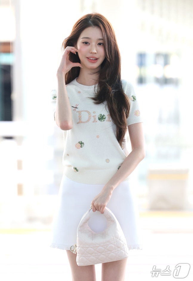 장원영 디올 착장 파리행✈️ 미우미우 계약 종료설, 진짜 디올로 갈아타나