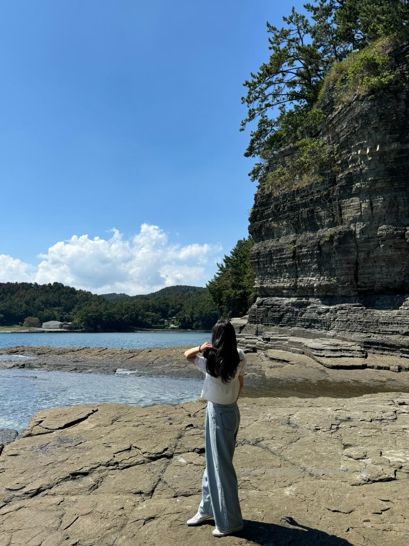 Goseong Attractions in Gyeongnam: Sangjokam County Park Sea Cave Photo Zone, Location, Parking Tips