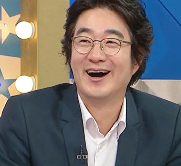 "유족 살아있는데 억지 음모론..?" 홍혜걸, 150만 돌파한 영화 '암살자들' 직격한 진짜 이유