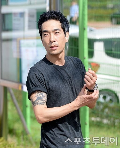 인스타·유튜브 이어 3번째 퇴출…'전자발찌 1호' 고영욱, 틱톡 계정 하루 만에 '영구 정지'