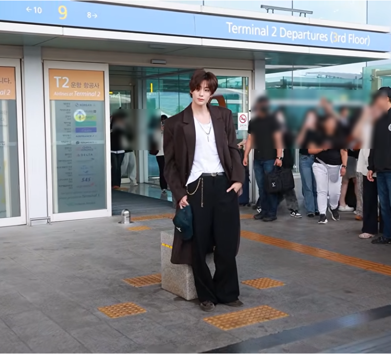 RIIZE Anton's Airport Fashion: A Fall Look Completed with a Brown Long Coat on His Way to Paris