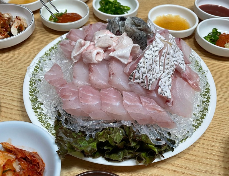 인천 신포시장 민어골목 맛집 덕적식당 민어회 (룸 예약, 주차 등)