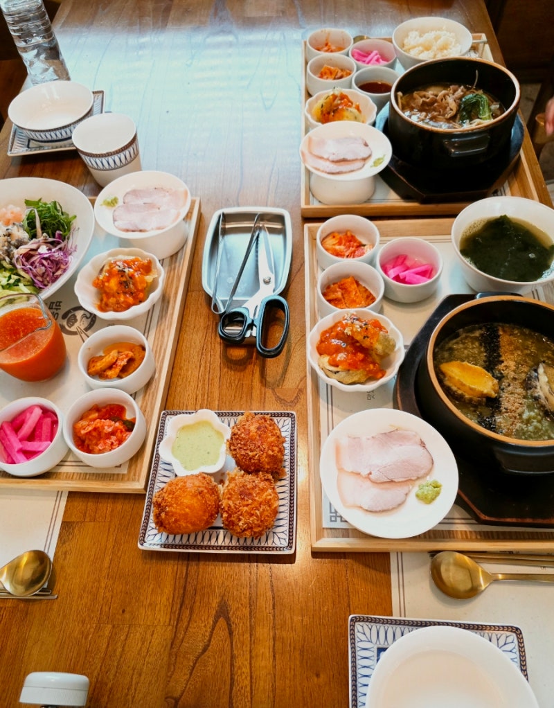 정갈한 경산 맛집 한정식 공간 가족모임 제격