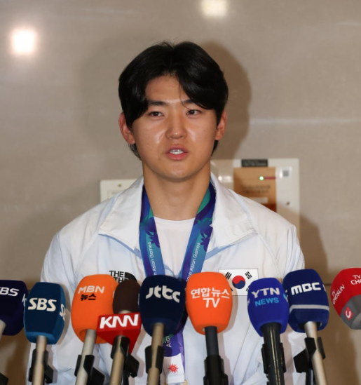 "결승타 치고도 반성" KIA 김도영, 금메달 뒤에도 웃지 못한 이유는? 오히려 이 장면이 더 오래....