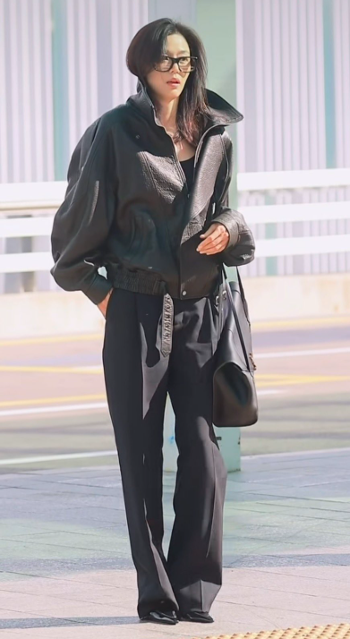 16살 연하한테 절대 안밀리는 전지현 공항패션