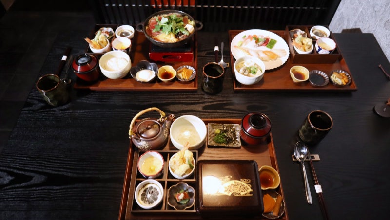 여의도 맛집 더현대서울 일식 전문점 로바 정갈한 고젠정식 가족식사 추천