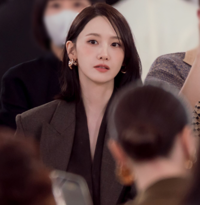 "The Dignity of Asia's #1 Beauty" 36-Year-Old YoonA Holds Her Own Among Global Stars in Milan