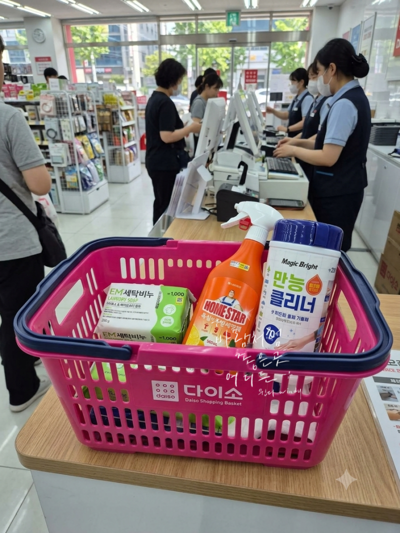 주방 기름때랑 곰팡이, 설마 아직도 힘들게 문지르세요? 다이소 3천원 조합 주방청소 꿀템