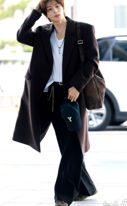 RIIZE Anton, Visuals Straight Out of a Comic Book... Draws Attention with Airport Fashion