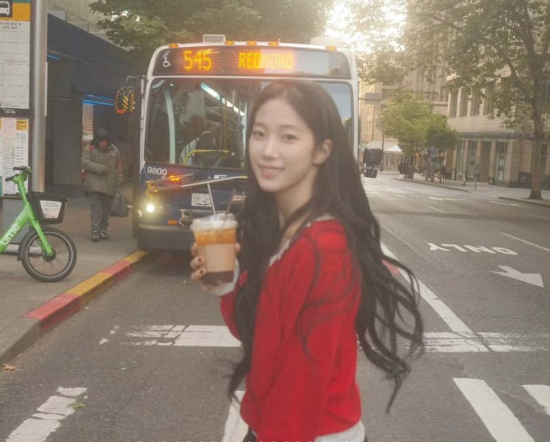 볼수록 수지 닮았다는 기안장 2 카즈하, 계속 눈길 가는 저 니트