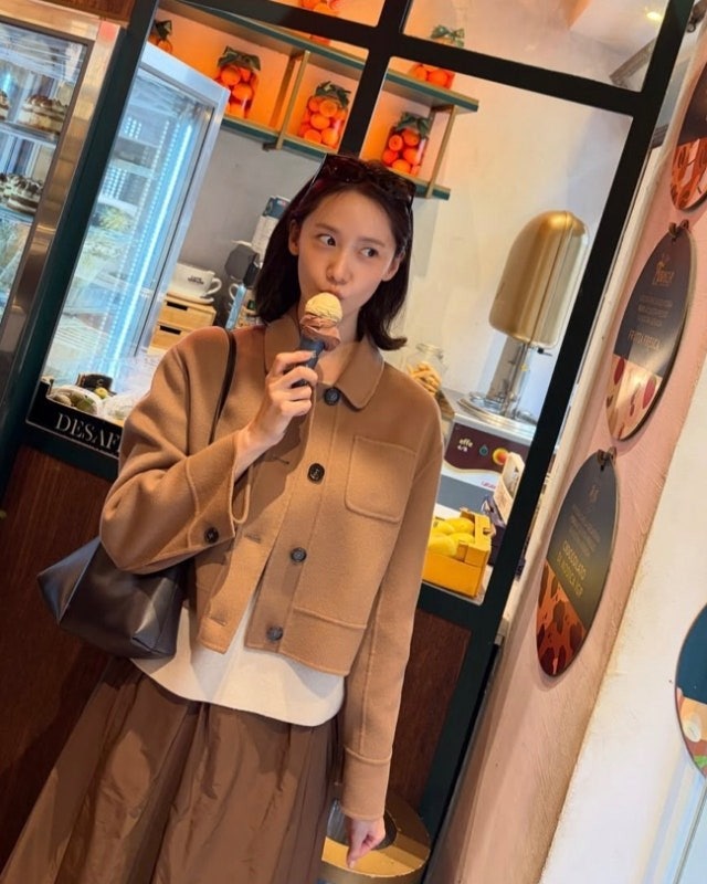Thought it was a normal autumn office look... YoonA's Milan Fashion with Insane Details is Causing a Frenzy