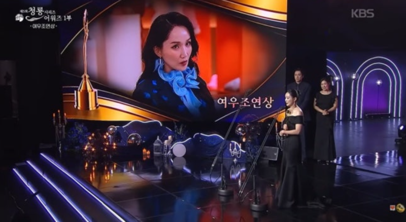아이들 재우고 이유 없이 울었다…박보경, 10년 만 청룡 조연상 받기 전 아무 말도 못했던 시....