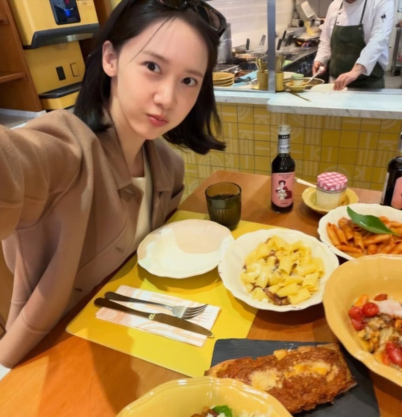 임윤아 긴 머리 싹둑 자르고 단발 변신 밀라노서 포착된 가을 여신 분위기