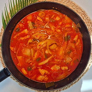 돼지고기 김치찜 레시피 삼겹살과 들기름 넣어 맛있게 끓이기