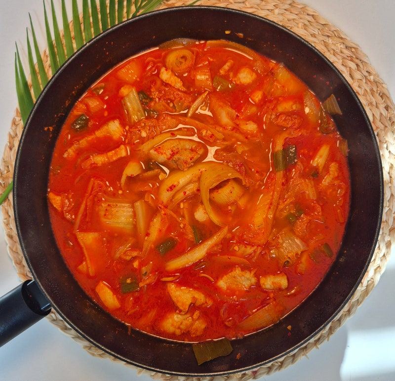 돼지고기 김치찜 레시피 삼겹살과 들기름 넣어 맛있게 끓이기