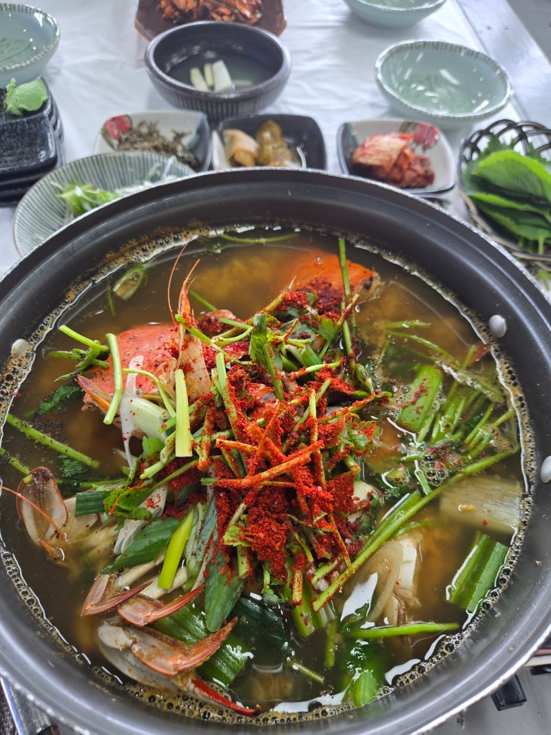 서천 홍원항 맛집 제철 전어무침과 꽃게탕까지 너뱅이등대횟집