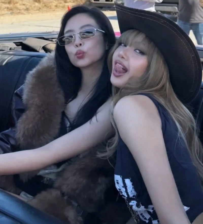 “리사 결국 울었다” MTV VMA 베스트 팝 수상…아시아 솔로 최초 기록