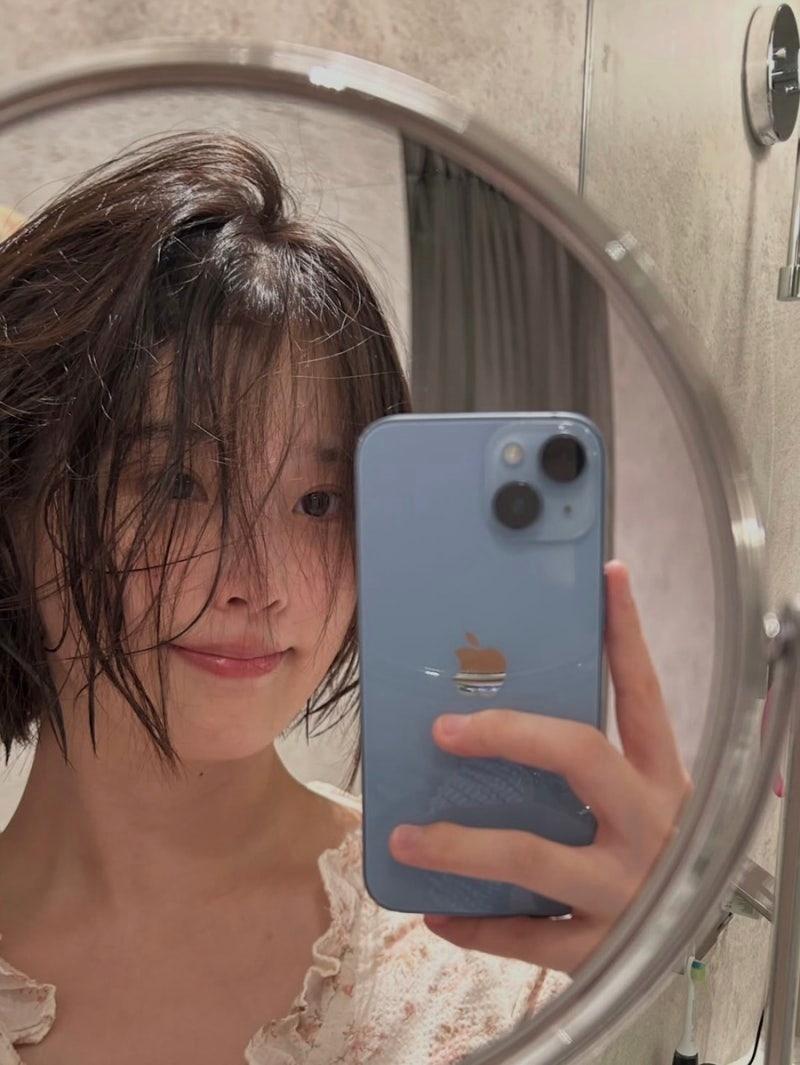 아이유가 천국의 계단 2시간 타면서 신은 뉴발란스 운동화