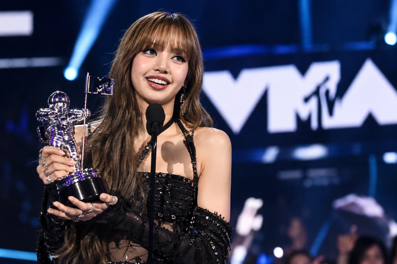 블랙핑크 리사 MTV VMA 베스트 팝 수상, K팝 솔로 최초 기록은?