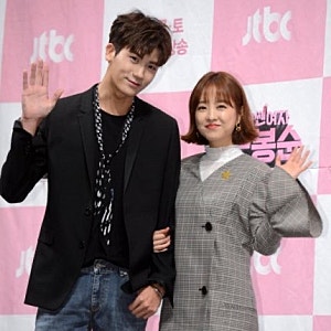 박형식 “박보영 진짜 사랑했다” 고백 다시 화제… 힘쎈여자 도봉순 프로필부터 두 배우 현....