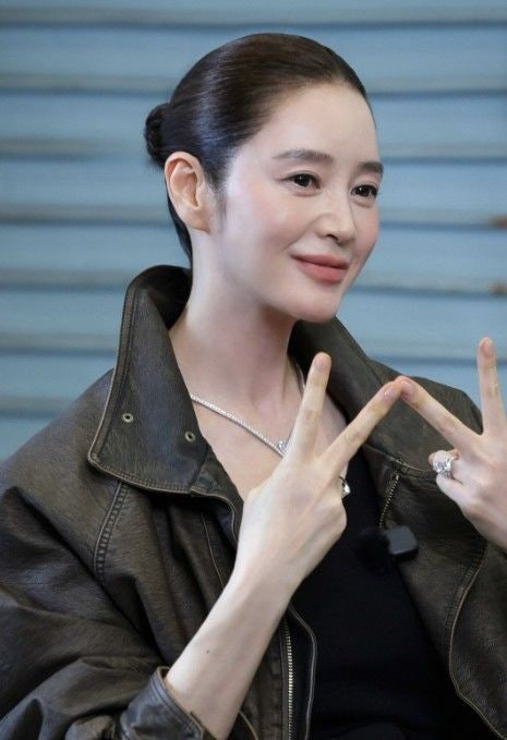 金憓秀的all back髮型，和秀智一樣的髮型卻氛圍不同的原因