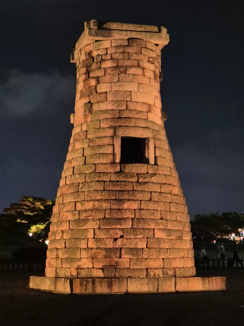 Cheomseongdae Media Art Hours, Parking Information, and How to Get to Donggung Palace and Wolji Pond from Cheomseongdae