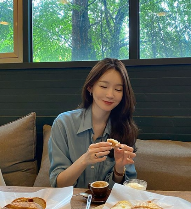 백화점 브랜드인 줄 알았는데 3만원 대? 34살 강민경 쓰던 선크림 정체 알고보니…