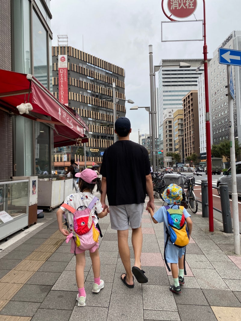 매일 놀이터에서 해가 져야만 집에 올 수 있는 엄마의 아이랑 외출 필수템, 부적템 대공개 (....