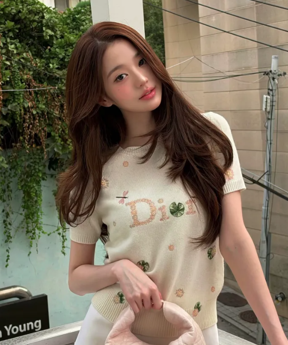 “미우미우 때랑 180도 달라” 장원영 디올 넘어가자마자 반응 폭발