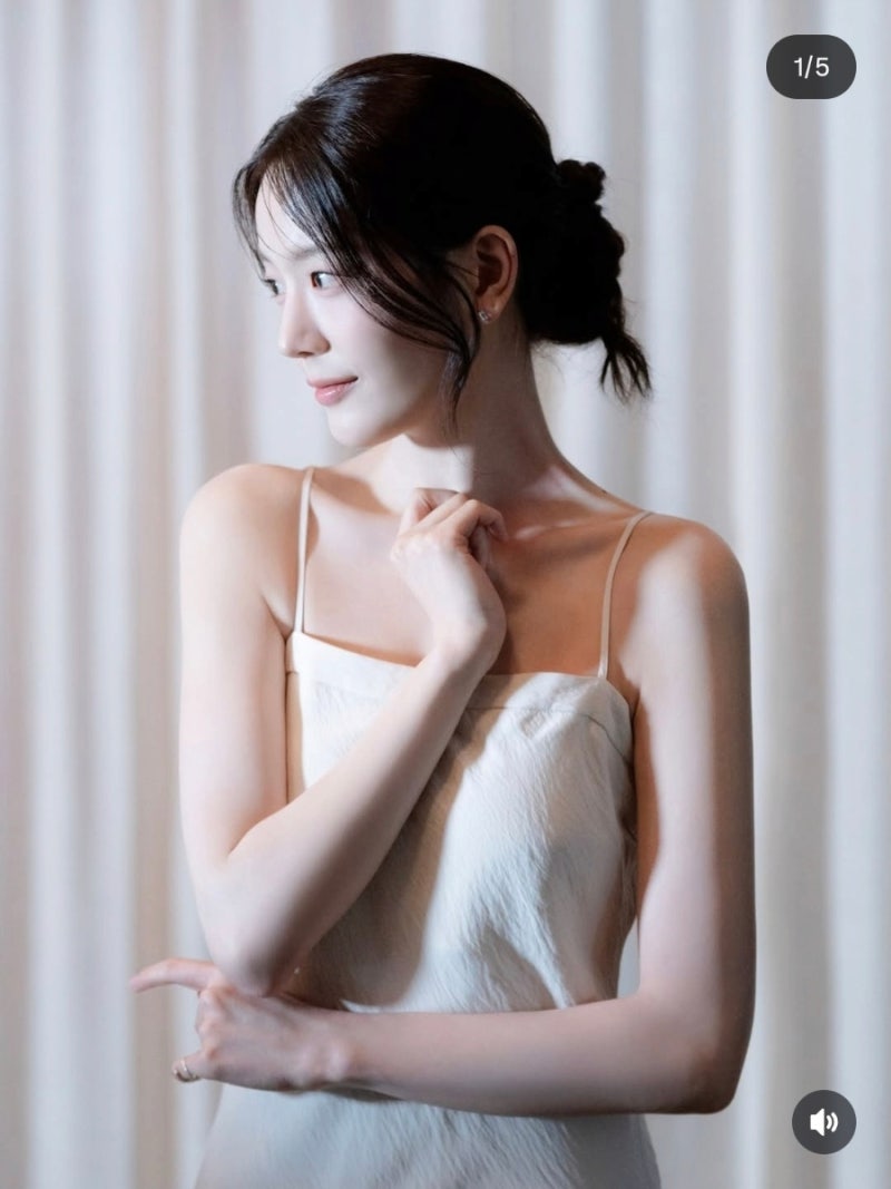 포핸즈 너무 재미있는데 중간중간에 나오는 장규리 배우 덕분에 머리가 상쾌해지고 있어요~!....